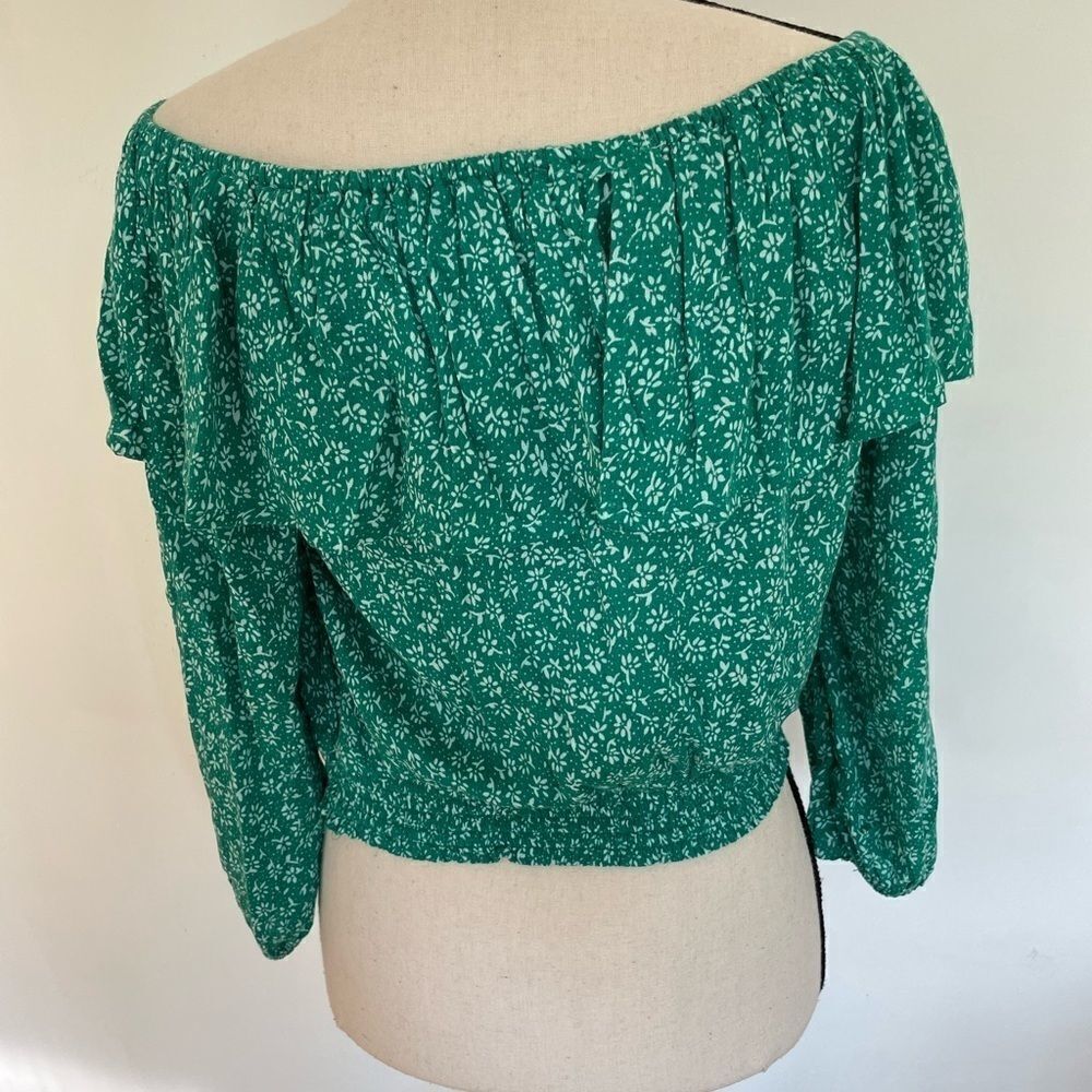 Hollister ruffled off shoulder wide elastic waist green/white floral top, size S - Picture 4 of 5